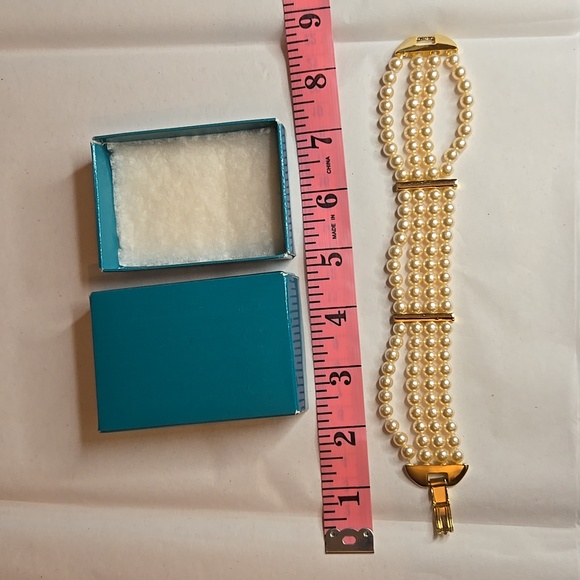 Vintage 90s NWOT 4 Strand Faux Pearl Bracelet with Gold-Tone Stations and Clasp - Picture 5 of 7